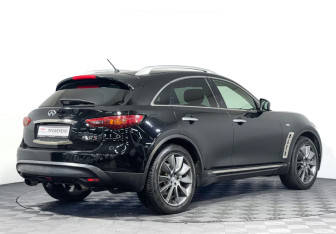 Подержанный автомобиль Infiniti FX 2011 года (4 фото)