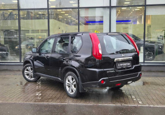 Подержанный автомобиль Nissan X-Trail 2014 года (6 фото)