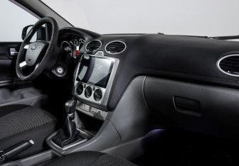Подержанный автомобиль Ford Focus Sedan 2010 года (9 фото)