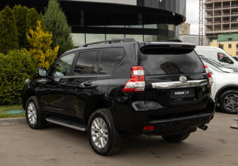 Подержанный автомобиль Toyota Land Cruiser Prado 2015 года (5 фото)