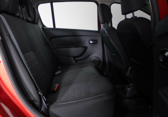 Подержанный автомобиль Renault Sandero 2016 года (7 фото)