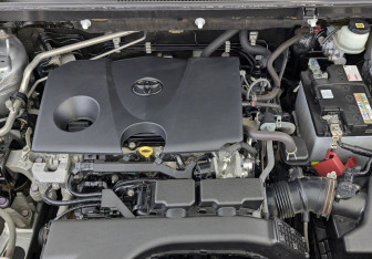 Подержанный автомобиль Toyota RAV4 2021 года (9 фото)