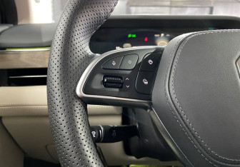 Подержанный автомобиль AITO M7 2023 года (14 фото)