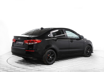 Подержанный автомобиль Kia Rio Sedan 2015 года (20 фото)