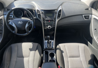 Подержанный автомобиль Hyundai i30 Wagon 2013 года (10 фото)
