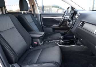 Подержанный автомобиль Mitsubishi Outlander 2018 года (10 фото)