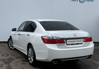 Подержанный автомобиль Honda Accord Sedan 2013 года (7 фото)