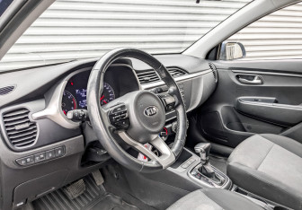 Подержанный автомобиль Kia Rio Hatchback 2021 года (16 фото)