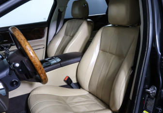 Подержанный автомобиль Jaguar XJ 2013 года (18 фото)