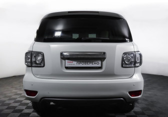 Подержанный автомобиль Nissan Patrol 2012 года (6 фото)