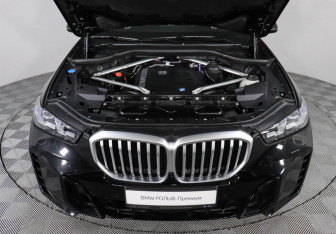 Подержанный автомобиль BMW X5 2024 года (10 фото)