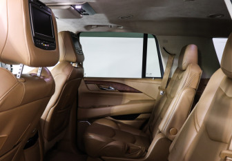 Подержанный автомобиль Cadillac Escalade Suv 2016 года (10 фото)