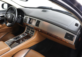 Подержанный автомобиль Jaguar XF Sedan 2011 года (6 фото)