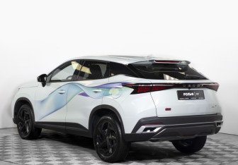 Подержанный автомобиль Omoda C5 2024 года (7 фото)