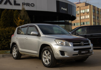 Подержанный автомобиль Toyota RAV4 2009 года (2 фото)