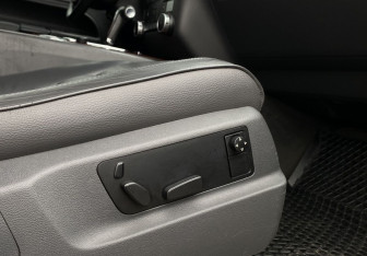 Подержанный автомобиль Volkswagen Touareg 2004 года (21 фото)
