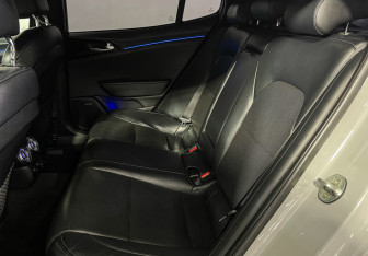 Подержанный автомобиль Kia Stinger 2018 года (10 фото)