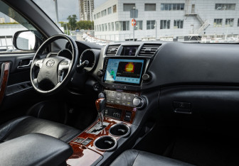 Подержанный автомобиль Toyota Highlander 2011 года (17 фото)
