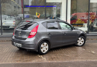 Подержанный автомобиль Hyundai i30 Hatchback 2009 года (8 фото)