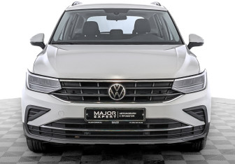 Подержанный автомобиль Volkswagen Tiguan 2021 года (2 фото)