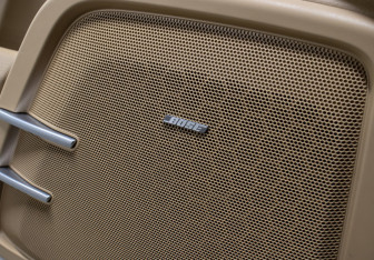 Подержанный автомобиль Porsche Cayenne 2011 года (25 фото)