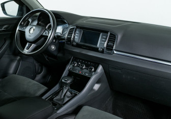 Подержанный автомобиль Skoda Karoq 2020 года (10 фото)