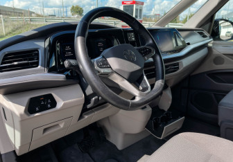 Подержанный автомобиль Volkswagen Multivan 2025 года (13 фото)