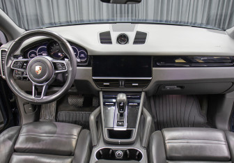 Подержанный автомобиль Porsche Cayenne 2019 года (14 фото)