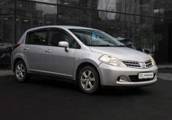 Подержанный автомобиль Nissan Tiida Hatchback 2010 года (3 фото)