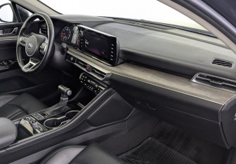 Подержанный автомобиль Kia K5 2021 года (13 фото)