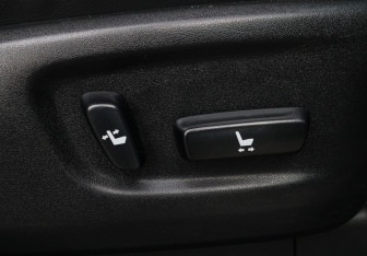 Подержанный автомобиль Toyota Land Cruiser Prado 2013 года (15 фото)