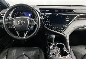 Подержанный автомобиль Toyota Camry Sedan 2020 года (12 фото)