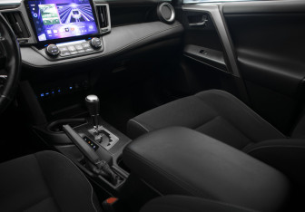 Подержанный автомобиль Toyota RAV4 2016 года (19 фото)
