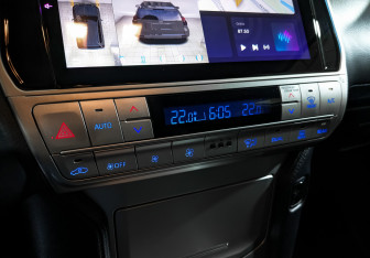 Подержанный автомобиль Toyota Land Cruiser Prado 2017 года (25 фото)