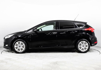 Подержанный автомобиль Ford Focus Hatchback 2016 года (3 фото)