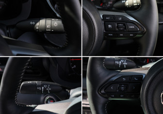 Подержанный автомобиль Toyota Yaris Hatchback 2022 года (14 фото)
