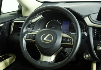 Подержанный автомобиль Lexus RX 2022 года (19 фото)