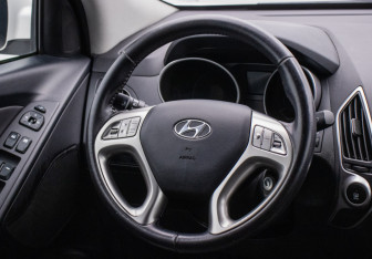 Подержанный автомобиль Hyundai ix35 2012 года (15 фото)