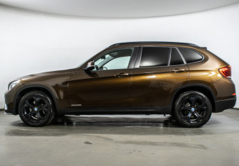 Подержанный автомобиль BMW X1 2014 года (8 фото)