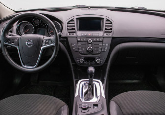 Подержанный автомобиль Opel Insignia Sedan 2013 года (13 фото)