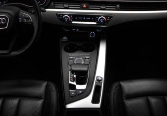 Подержанный автомобиль Audi A4 Sedan 2018 года (18 фото)