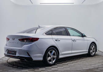 Подержанный автомобиль Hyundai Sonata 2019 года (5 фото)