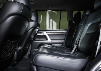 Подержанный автомобиль Toyota Land Cruiser Suv 2016 года (23 фото)