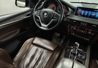 Подержанный автомобиль BMW X5 2017 года (15 фото)