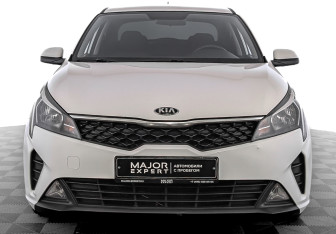 Подержанный автомобиль Kia Rio Sedan 2021 года (2 фото)