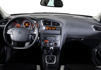 Подержанный автомобиль Citroen C4 Hatchback 2013 года (12 фото)