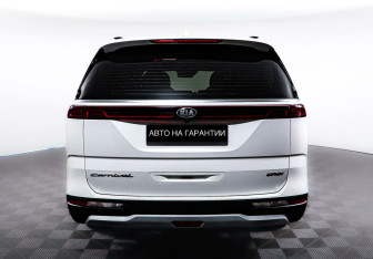 Подержанный автомобиль Kia Carnival 2021 года (6 фото)