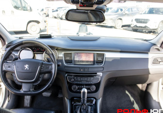 Подержанный автомобиль Peugeot 508 Sedan 2012 года (12 фото)