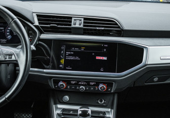 Подержанный автомобиль Audi Q3 2019 года (13 фото)