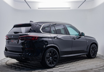 Подержанный автомобиль BMW X5 2021 года (5 фото)